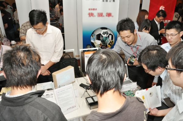 茂宣於攤位上展示多種電源晶片解決方案應用。 茂宣於攤位上展示多種電源晶片解決方案應用。