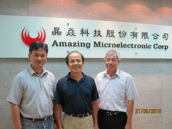 左起姜信钦协理,王天来董事长,李俊昌总经理 左起姜信钦协理,王天来董事长,李俊昌总经理