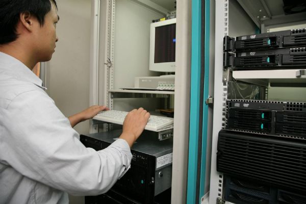 兼具穩定、高效及簡化的管理技術,是企業IT儲存管理最優先要掌握的關鍵。劉家任攝 兼具穩定、高效及簡化的管理技術,是企業IT儲存管理最優先要掌握的關鍵。劉家任攝