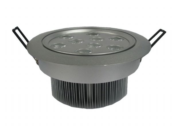 LED具備高亮度、高能源使用效益優勢,圖為9瓦LED光源嵌燈模組。 LED具備高亮度、高能源使用效益優勢,圖為9瓦LED光源嵌燈模組。