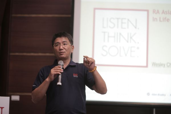 台湾洛克威尔总经理陈锦隆表示,洛克威尔除了在既有自动控制的「硬件」优势之外,同时提供业界更完整的软件产品与信息系统架构。 台湾洛克威尔总经理陈锦隆表示,洛克威尔除了在既有自动控制的「硬件」优势之外,同时提供业界更完整的软件产品与信息系统架构。