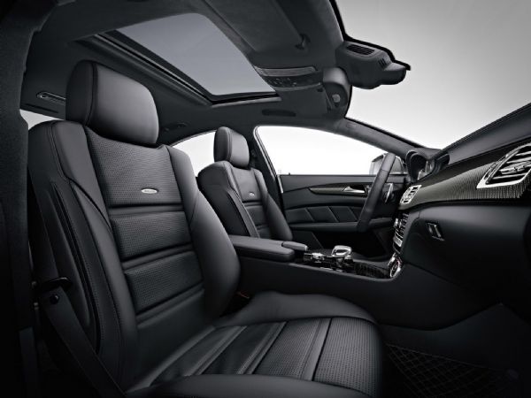 駕駛室內車載系統或電控配備,環境溫度雖已高到80°C,但相較於防火牆與引擎室的電控模組運行環境要好。Mercedes Benz 駕駛室內車載系統或電控配備,環境溫度雖已高到80°C,但相較於防火牆與引擎室的電控模組運行環境要好。Mercedes Benz