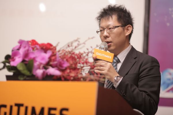 華苓科技 核心產品部技術副理 林昆皜 華苓科技 核心產品部技術副理 林昆皜