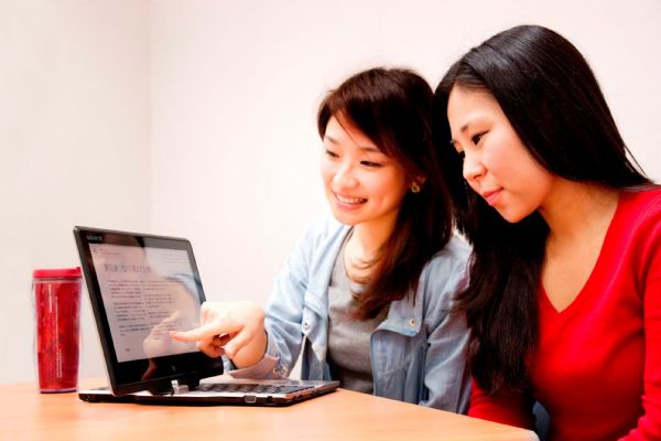 技嘉U2142集結平板、超極緻筆電、高效筆電三機功能於一身。 技嘉U2142集結平板、超極緻筆電、高效筆電三機功能於一身。