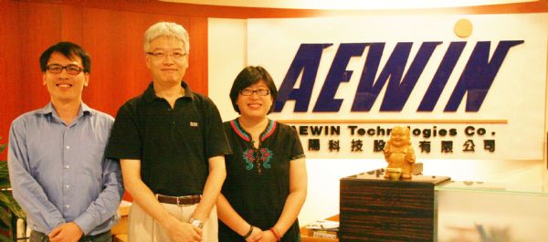 工業電腦業者其陽科技以高階產品創造網通產品之差異化。由左至右分別為產品經理翁志宏、總經理張國樑、市場行銷經理鄭沛恩。 工業電腦業者其陽科技以高階產品創造網通產品之差異化。由左至右分別為產品經理翁志宏、總經理張國樑、市場行銷經理鄭沛恩。