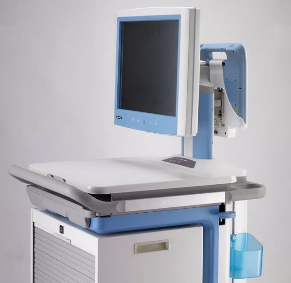 青岛附医为跟上数字医疗的趋势,于2013年导入研华移动医疗推车AMiS-50,作为医护人员的移动工作站,为病患提供更高质量的医疗服务。 青岛附医为跟上数字医疗的趋势,于2013年导入研华移动医疗推车AMiS-50,作为医护人员的移动工作站,为病患提供更高质量的医疗服务。