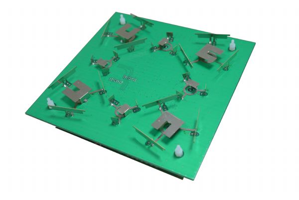 4X4 Smart Antenna。 4X4 Smart Antenna。