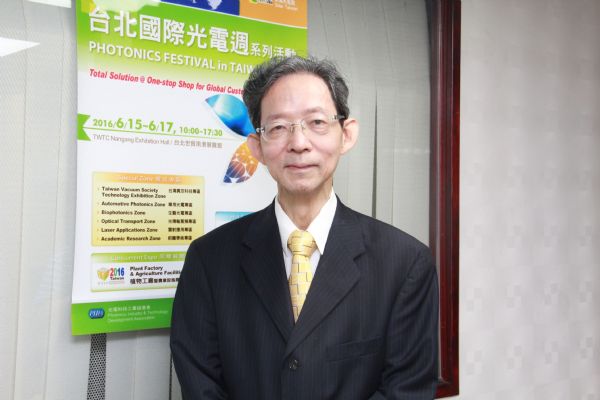 光電協進會董事長石大成博士。 光電協進會董事長石大成博士。