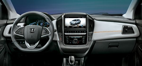 不少國民車款開始將溫控、空調、音響、導航、倒車影像等功能,整合至中央控制臺的面板中,也讓台灣面板業者找到新的發展方向。納智捷汽車 不少國民車款開始將溫控、空調、音響、導航、倒車影像等功能,整合至中央控制臺的面板中,也讓台灣面板業者找到新的發展方向。納智捷汽車