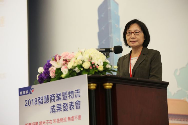 經濟部商業司司長李鎂上台致詞。 經濟部商業司司長李鎂上台致詞。