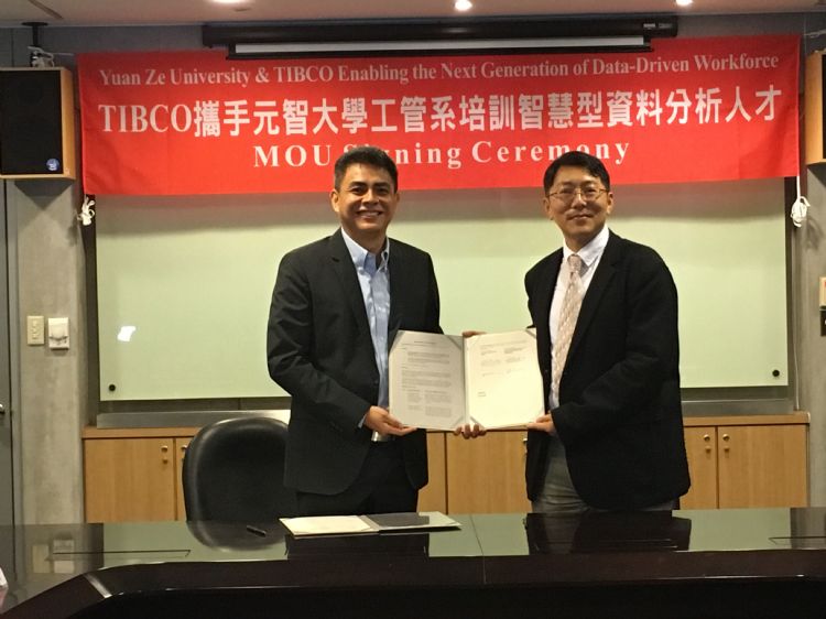 TIBCO與元智大學工管系共同簽署培訓智慧型資料分析人才典禮。鄭斐文攝 TIBCO與元智大學工管系共同簽署培訓智慧型資料分析人才典禮。鄭斐文攝