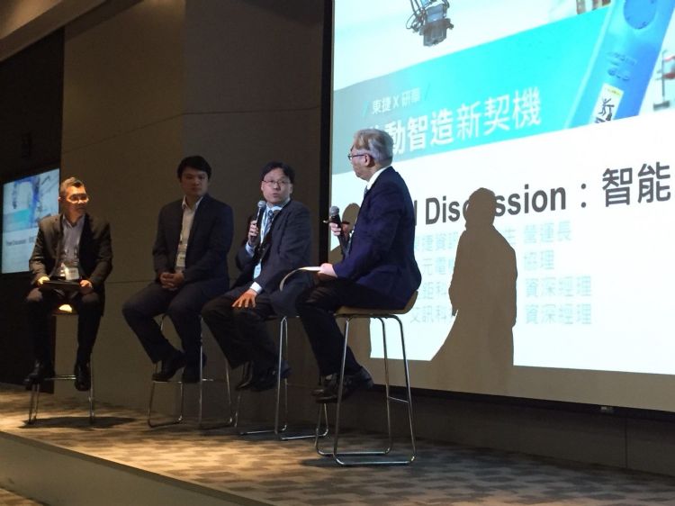 會中的Panel座談(右起)主持人東捷營運長謝默生、與談人依序由右往左為東元電機高飛鳶協理、能鉅科技廖國閔資深經理、艾訊游國錦資深經理。 會中的Panel座談(右起)主持人東捷營運長謝默生、與談人依序由右往左為東元電機高飛鳶協理、能鉅科技廖國閔資深經理、艾訊游國錦資深經理。