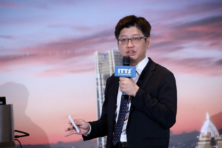 捷資訊服務平台服務部經理黃建雄 捷資訊服務平台服務部經理黃建雄