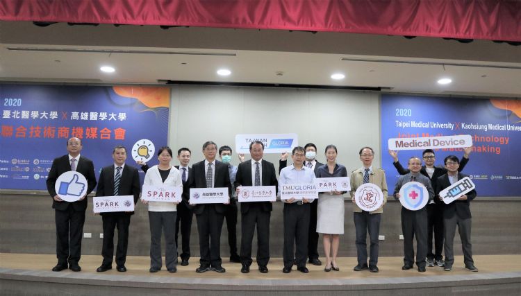 活動當天與會長官貴賓和6家新創團隊大合照。 活動當天與會長官貴賓和6家新創團隊大合照。