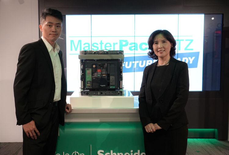 施耐德樓宇事業部總經理郭念慈及產品應用經理李佳明。 施耐德樓宇事業部總經理郭念慈及產品應用經理李佳明。