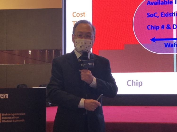 日月光集团研发副总洪志斌表示，矽光子将是未来重要趋势，与台积电之间有许多合作，并且与多家国际Tier 1大厂都有开发案进行中。 何致中摄