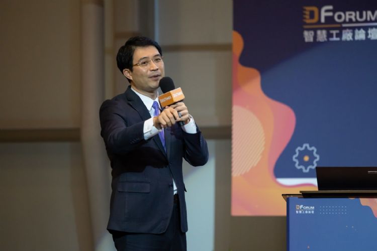 海量數位工程執行長洪弘毅建議企業導入WMS後,接著建立AGV派車系統,再導入APS。DIGITIMES攝 海量數位工程執行長洪弘毅建議企業導入WMS後,接著建立AGV派車系統,再導入APS。DIGITIMES攝