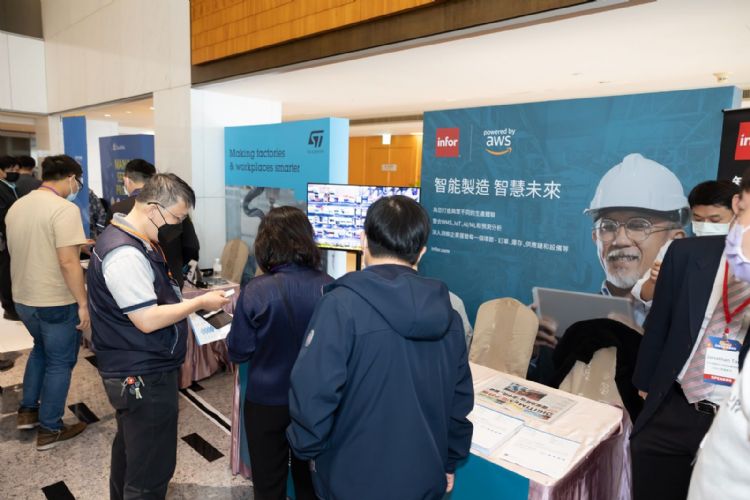 Infor利用AWS平台打造Cloudsuite方案,不僅是雲端ERP,還整合WMS、IoT、AI/ML和預測分析,可深入洞察企業營運當中的每一環節。DIGITIMES攝 Infor利用AWS平台打造Cloudsuite方案,不僅是雲端ERP,還整合WMS、IoT、AI/ML和預測分析,可深入洞察企業營運當中的每一環節。DIGITIMES攝