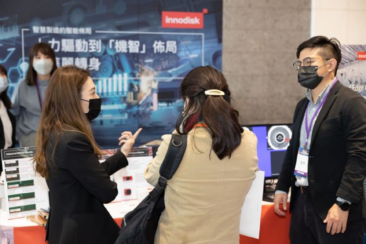 宜鼎藉由極寬溫DRAM、InnoAGE快閃記憶體、InnoAgent OOB擴充模組、iVIT辨識軟體、iCAP遠端監控服務,助企業機智布局、華麗轉身。DIGITIMES攝 宜鼎藉由極寬溫DRAM、InnoAGE快閃記憶體、InnoAgent OOB擴充模組、iVIT辨識軟體、iCAP遠端監控服務,助企業機智布局、華麗轉身。DIGITIMES攝