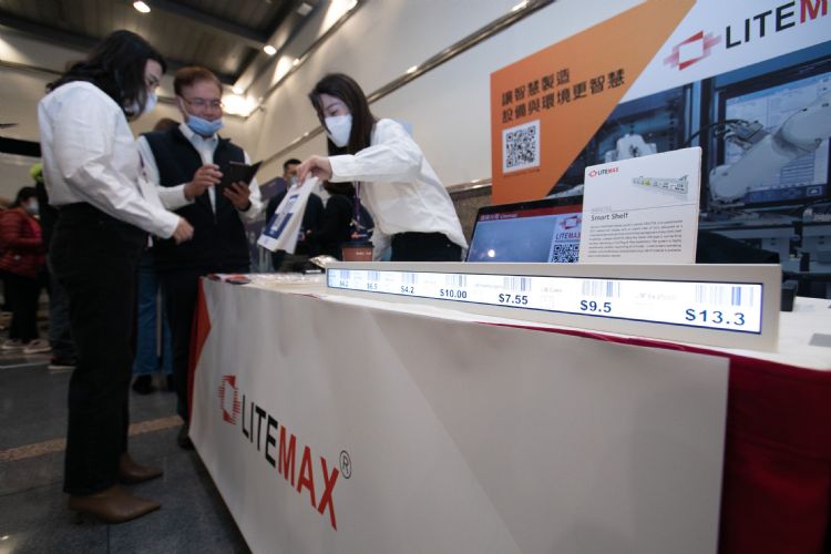 以陽光下可視高亮度工業用顯示器聞名的晶達光電,為零售業提供智能貨架系統,顯示即時動態廣告,提升促銷效益。DIGITIMES攝 以陽光下可視高亮度工業用顯示器聞名的晶達光電,為零售業提供智能貨架系統,顯示即時動態廣告,提升促銷效益。DIGITIMES攝