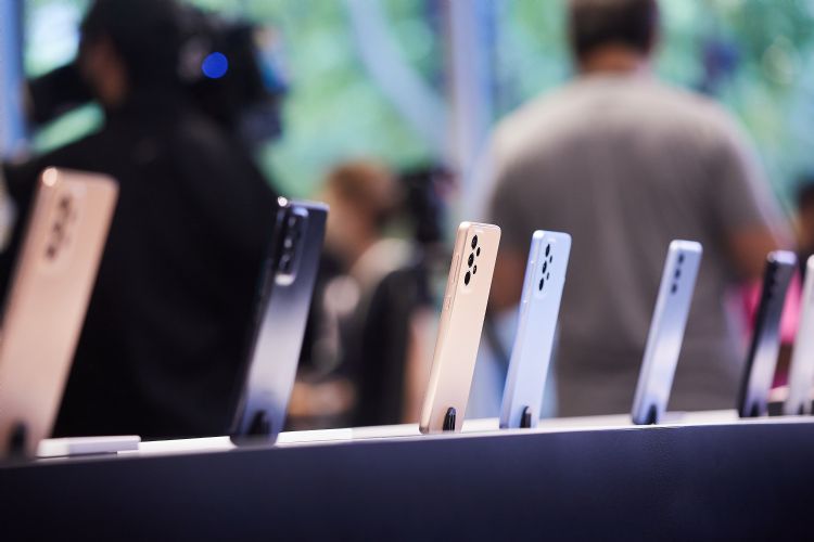 三星Galaxy系列手機長期採用Google的作業系統及搜尋引擎。李建樑攝 三星Galaxy系列手機長期採用Google的作業系統及搜尋引擎。李建樑攝