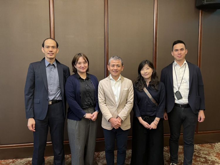 IAR亚太副总裁上村清史（中）认为，RISC-V架构在台湾发展潜力巨大。刘宪杰摄