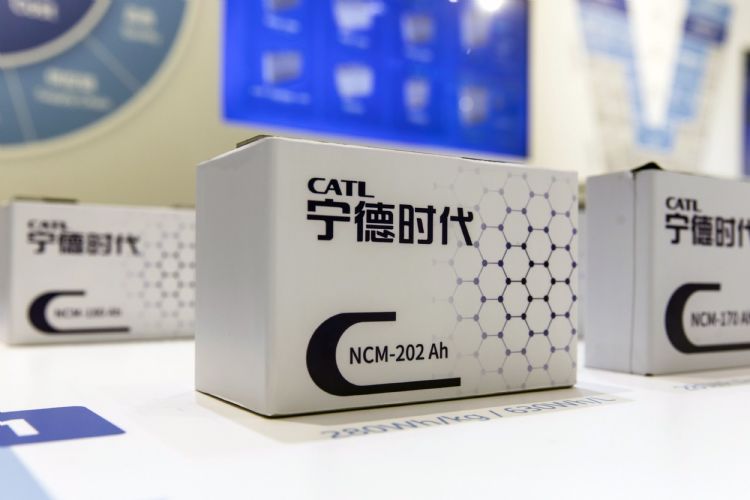 宁德时代的技术优势与客户优势正逐渐瓦解。彭博