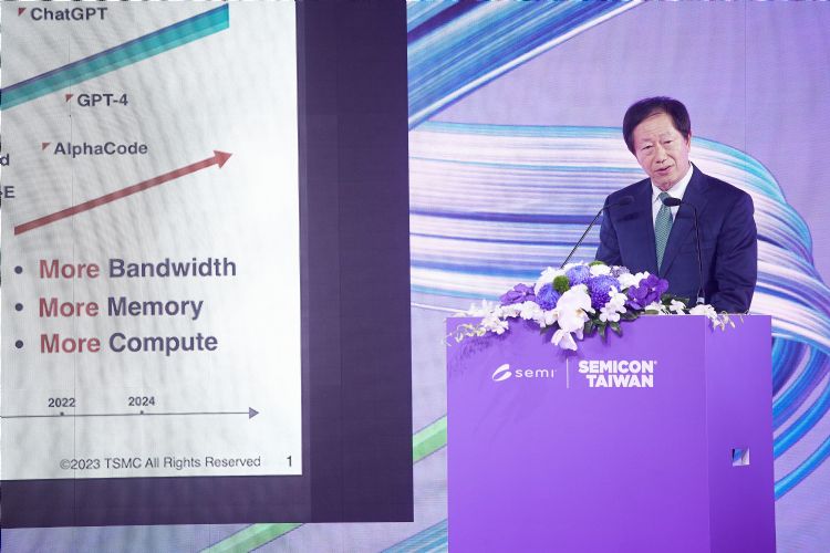 劉德音預期CoWoS1年半後便能100%滿足需求,短缺只是暫時性現象。李建樑攝 劉德音預期CoWoS1年半後便能100%滿足需求,短缺只是暫時性現象。李建樑攝