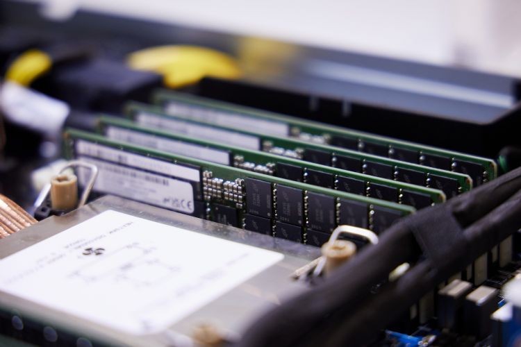 記憶體模組業者傳出,DRAM原廠已發出預告第1季將調漲15~20%。李建樑攝(資料照) 記憶體模組業者傳出,DRAM原廠已發出預告第1季將調漲15~20%。李建樑攝(資料照)