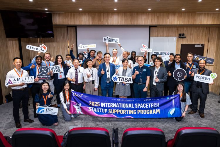 9月9日带领国际太空新创拜访国家太空中心。国家太空中心 朱崇惠副主任(第一排右五)。TAcc+ 9月9日带领国际太空新创拜访国家太空中心。国家太空中心 朱崇惠副主任(第一排右五)。TAcc+