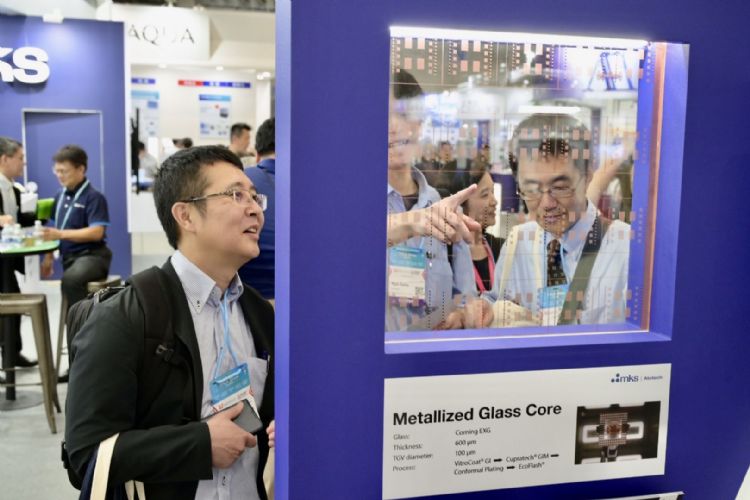 MKS在TPCA首次展出实体样品(处理过的玻璃基板)。MKS-阿托科技 MKS在TPCA首次展出实体样品(处理过的玻璃基板)。MKS-阿托科技