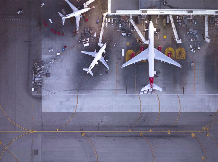 国际机场等大型交通枢纽持续升级通讯基础设施,以提升营运效率与网安防护。诺基亚 国际机场等大型交通枢纽持续升级通讯基础设施,以提升营运效率与网安防护。诺基亚