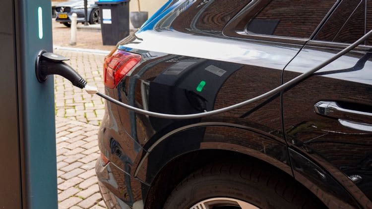 中国研发团队突破关键技术,未来电动车续航力可望超过1,000公里。 中国研发团队突破关键技术,未来电动车续航力可望超过1,000公里。