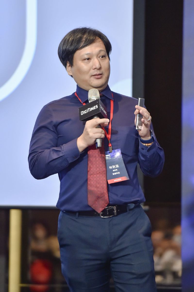 慧稳科技总经理林耿呈指出,慧稳以「简化导入流程 × 强化决策智能 × 平台自动化」为核心,协助企业让AI真正解决营运问题。DIGITIMES摄 慧稳科技总经理林耿呈指出,慧稳以「简化导入流程 × 强化决策智能 × 平台自动化」为核心,协助企业让AI真正解决营运问题。DIGITIMES摄
