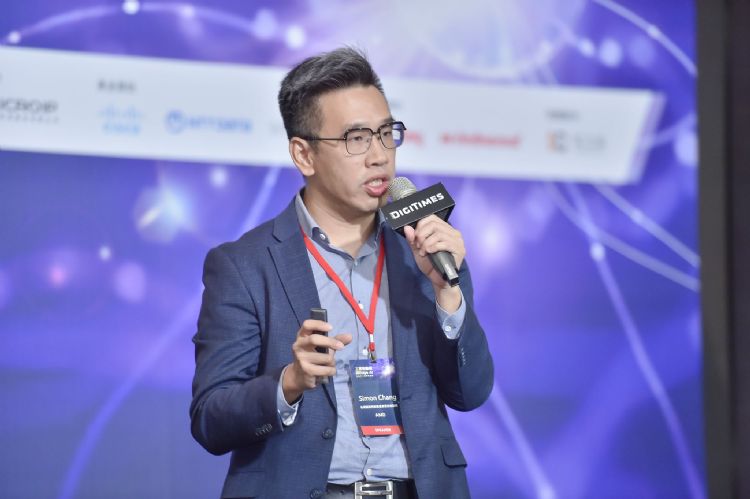 AMD台湾区商用事业处资深技术顾问Simon Chang表示,AMD正转型为软硬件整合的解决方案供应商,以高效能、低功耗、高整合架构满足云端至边缘的多层运算需求。DIGITIMES摄 AMD台湾区商用事业处资深技术顾问Simon Chang表示,AMD正转型为软硬件整合的解决方案供应商,以高效能、低功耗、高整合架构满足云端至边缘的多层运算需求。DIGITIMES摄