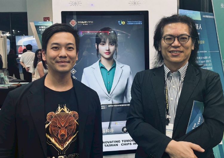 国科会副主委陈炳宇(右)与能火动画创始人Ethan(左)。能火动画 国科会副主委陈炳宇(右)与能火动画创始人Ethan(左)。能火动画