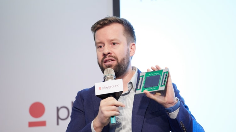 Ayar Labs创始人暨CEOMark Wade表示,台湾将是公司实现矽光子愿景的重要场域。李建梁摄 Ayar Labs创始人暨CEOMark Wade表示,台湾将是公司实现矽光子愿景的重要场域。李建梁摄