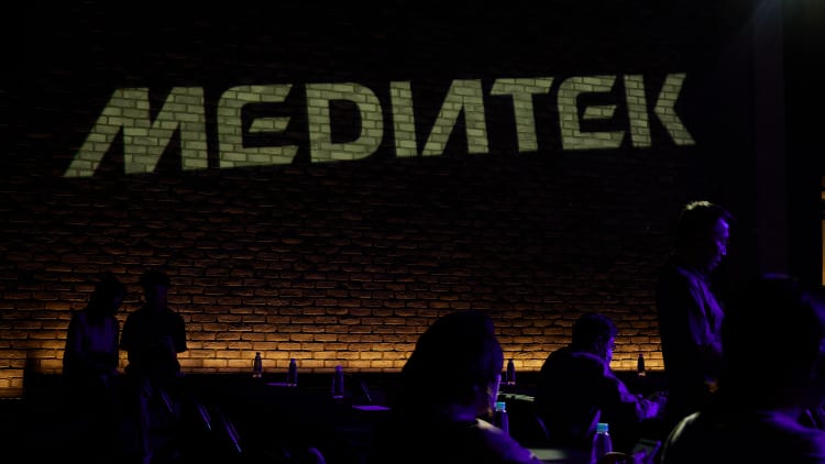 存储器缺货混战情势有解方?传出长江存储产能将开出,另有联发科高层亲自访韩要货。李建梁摄 存储器缺货混战情势有解方?传出长江存储产能将开出,另有联发科高层亲自访韩要货。李建梁摄