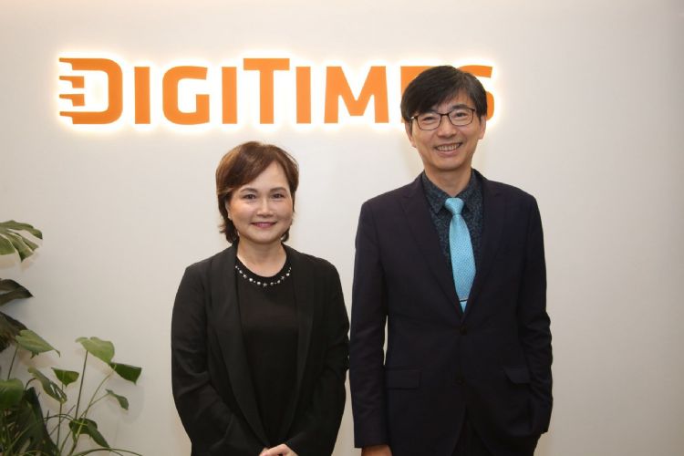 经济部产业发展署署长邱求慧(左一),莅临IC之音「春风华语聚焦台湾」节目专访。DIGITIEMS摄 经济部产业发展署署长邱求慧(左一),莅临IC之音「春风华语聚焦台湾」节目专访。DIGITIEMS摄