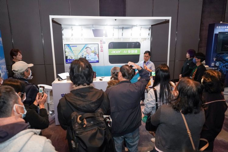 宏碁以AI安捷通导入车厢场域,协助轨道运输实时掌握异常,提升公共运输安全防护层级。DIGITIMES摄 宏碁以AI安捷通导入车厢场域,协助轨道运输实时掌握异常,提升公共运输安全防护层级。DIGITIMES摄