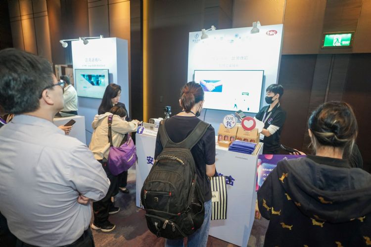 旭呈信息以AI协助企业提前侦测职场异常情境,强化高温、诈骗等风险预警机制,协助提升前线人员安全防护能力。DIGITIMES摄 旭呈信息以AI协助企业提前侦测职场异常情境,强化高温、诈骗等风险预警机制,协助提升前线人员安全防护能力。DIGITIMES摄