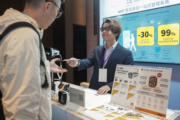 茂德科技的AIoT安控管理平台,可结合RFID、CCTV与人脸识别技术,让无尘室等高规范环境自动验证人员服装与权限,落实场域合规管理。DIGITIMES摄 茂德科技的AIoT安控管理平台,可结合RFID、CCTV与人脸识别技术,让无尘室等高规范环境自动验证人员服装与权限,落实场域合规管理。DIGITIMES摄