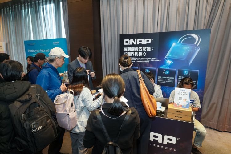 QNAP的多层侦测与防御架构,结合IPS/Firewall、NDR与勒索防护,为NAS 与关键数据打造涵盖外部到内部的弹性安全防线。DIGITIMES摄 QNAP的多层侦测与防御架构,结合IPS/Firewall、NDR与勒索防护,为NAS 与关键数据打造涵盖外部到内部的弹性安全防线。DIGITIMES摄