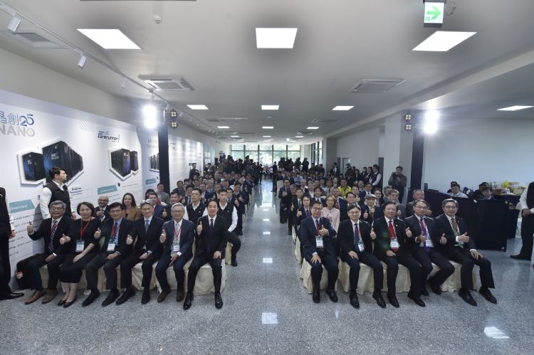 国网云端算力中心与会贵宾合影。国科会 国网云端算力中心与会贵宾合影。国科会