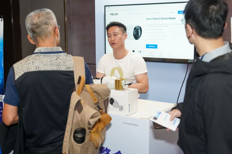 胜品电通作为专业的安控产品制造商,除了高画质、高品质的网络摄像机作为主力之外,更根据客户的不同应用环境发展适合出的产品。DIGITIMES摄 胜品电通作为专业的安控产品制造商,除了高画质、高品质的网络摄像机作为主力之外,更根据客户的不同应用环境发展适合出的产品。DIGITIMES摄