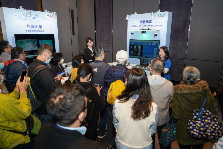 联发光电推出智能交通摄影机,以无需联网的Edge AI机制,即可独立识别车牌号码。DIGITIMES摄 联发光电推出智能交通摄影机,以无需联网的Edge AI机制,即可独立识别车牌号码。DIGITIMES摄