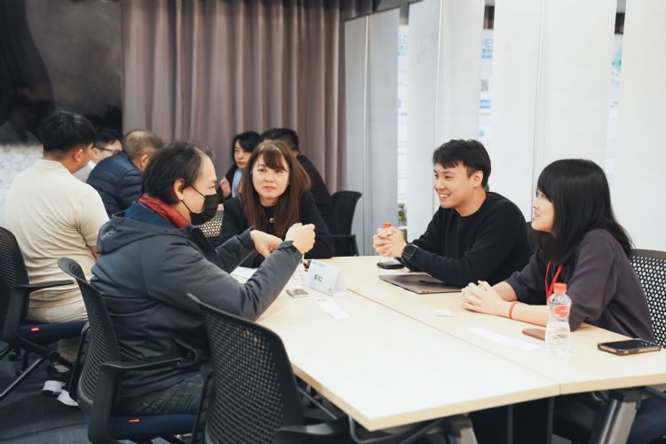 现场安排一对一媒合洽谈,汇集各校顶尖新能源技术,展现台湾在净零排放、能源效率与ESG治理等议题上的合作需求。长庚大学 现场安排一对一媒合洽谈,汇集各校顶尖新能源技术,展现台湾在净零排放、能源效率与ESG治理等议题上的合作需求。长庚大学