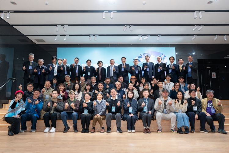 国科会携手经济部与环境部联合举办「公民社会的净零沙盒实验—社区到政策的双螺旋」成果交流会。国科会 国科会携手经济部与环境部联合举办「公民社会的净零沙盒实验—社区到政策的双螺旋」成果交流会。国科会