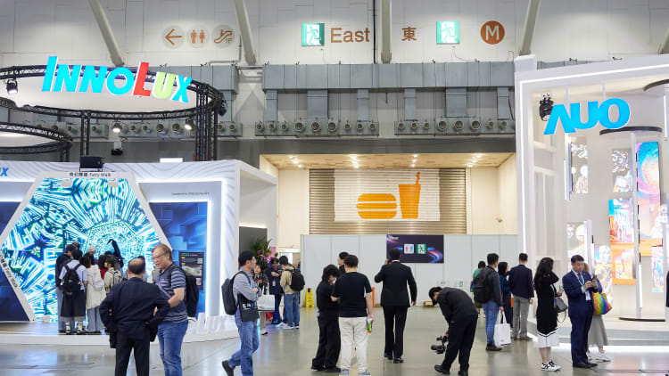 4月营收降温又怎样　面板业卖厂造银弹转向CPO、FOPLP