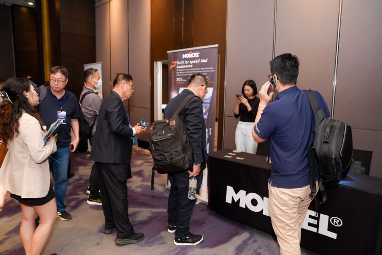 能元科技Molicel以高功率锂电池切入无人机、eVTOL、军用备援电源与高性能移动载具市场,主打高能量密度、高放电倍率与快速充电能力,支持无人载具长航时、高酬载与高功率输出需求。DIGITIMES摄 能元科技Molicel以高功率锂电池切入无人机、eVTOL、军用备援电源与高性能移动载具市场,主打高能量密度、高放电倍率与快速充电能力,支持无人载具长航时、高酬载与高功率输出需求。DIGITIMES摄